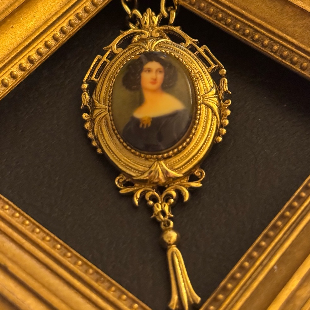 Vintage ART Cameo Pendant/Brooch Necklace - Picture 6 of 15